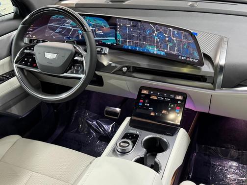 Vibrant White Tricoat 2026 Cadillac VISTIQ Sport