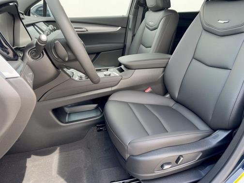 Emerald Lake Metallic 2026 Cadillac XT5 Luxury