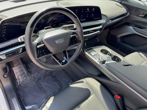 Crystal White Tricoat 2024 Cadillac LYRIQ Sport