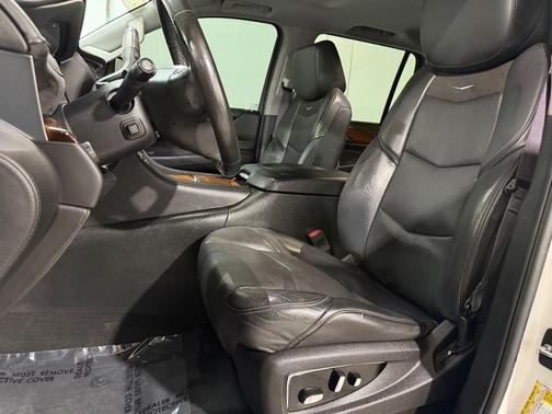 Crystal White Tricoat 2016 Cadillac Escalade Luxury