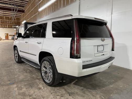 Crystal White Tricoat 2016 Cadillac Escalade Luxury
