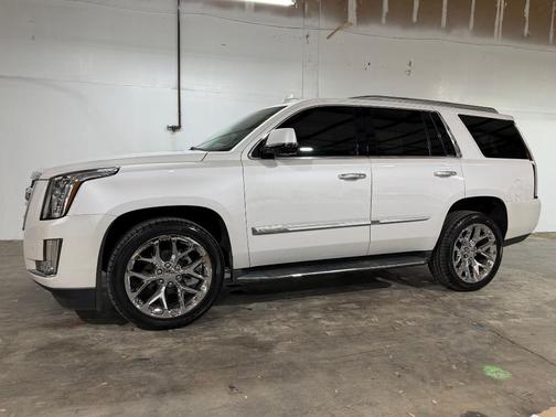 Crystal White Tricoat 2016 Cadillac Escalade Luxury