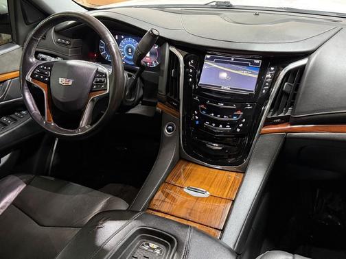 Crystal White Tricoat 2016 Cadillac Escalade Luxury