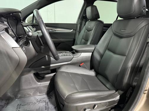 2023 Cadillac XT6 Luxury FWD