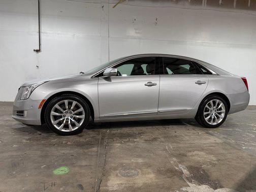 Radiant Silver Metallic 2017 Cadillac XTS Luxury