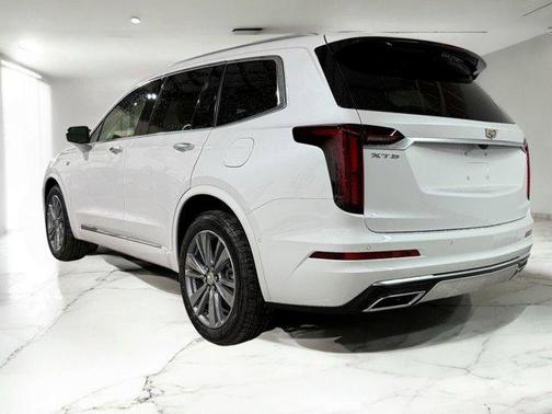 2025 Cadillac XT6 Premium Luxury FWD