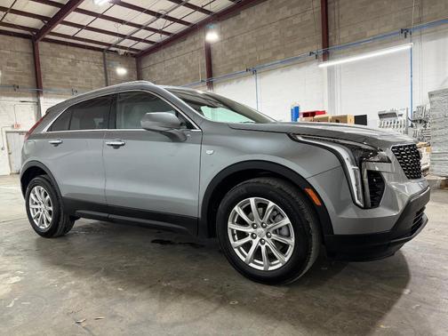 Argent Silver Metallic 2023 Cadillac XT4 Luxury