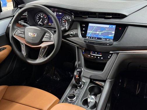 Crystal White Tricoat 2026 Cadillac XT5 Premium Luxury