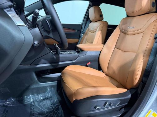 Argent Silver Metallic 2026 Cadillac XT5 Premium Luxury