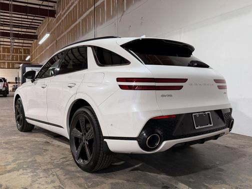 Uyuni White 2023 Genesis GV70 2.5T AWD