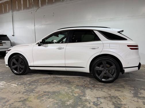 Uyuni White 2023 Genesis GV70 2.5T AWD