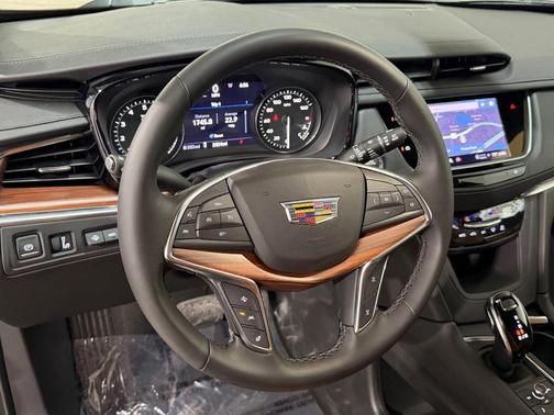 Emerald Lake Metallic 2026 Cadillac XT5 Premium Luxury