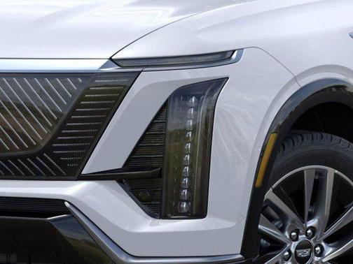 Vibrant White Tricoat 2026 Cadillac VISTIQ Luxury