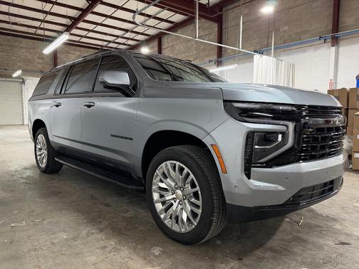Sterling Gray Metallic 2026 Chevrolet Suburban RST