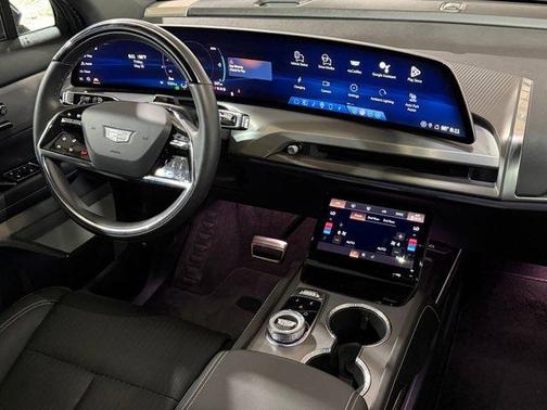 Stellar Black Metallic 2026 Cadillac VISTIQ Luxury