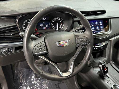 Crystal White Tricoat 2023 Cadillac XT6 Luxury FWD