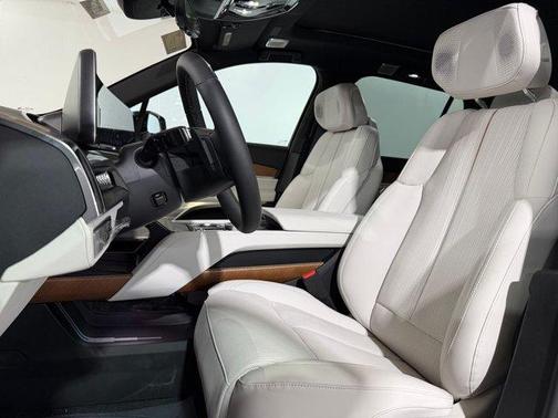 Stellar Black Metallic 2027 Cadillac VISTIQ Sport