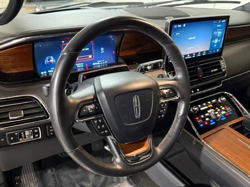Infinite Black Metallic Clearcoat 2022 Lincoln Navigator Black Label