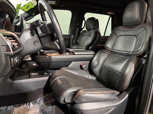 Infinite Black Metallic Clearcoat 2022 Lincoln Navigator Black Label