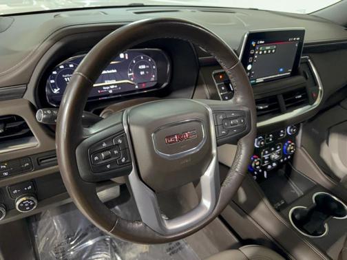 White Frost Tricoat 2022 GMC Yukon XL SLT