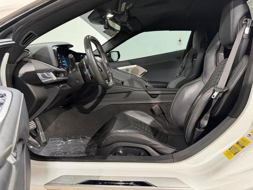 Arctic White 2023 Chevrolet Corvette Stingray w/2LT