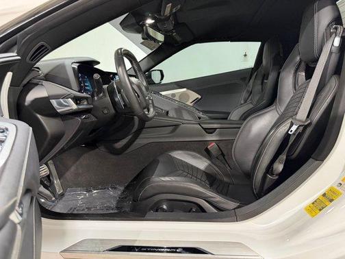 Arctic White 2023 Chevrolet Corvette Stingray w/2LT