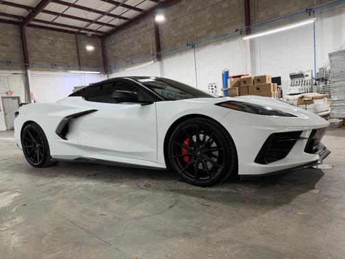 Arctic White 2023 Chevrolet Corvette Stingray w/2LT