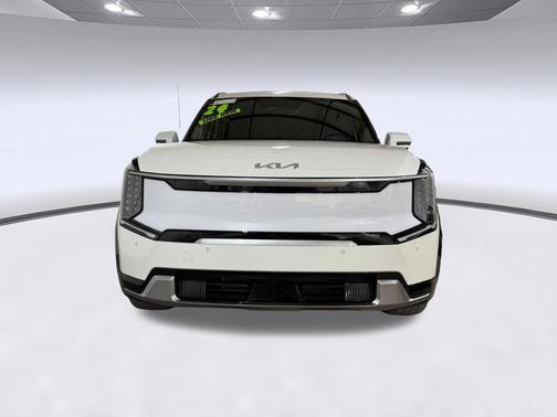 Snow White Pearl 2024 Kia EV9 Land