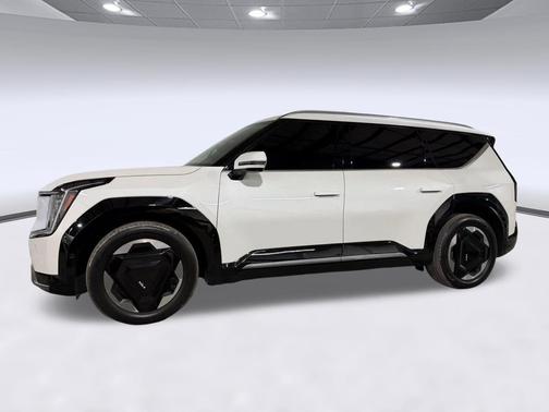 Snow White Pearl 2024 Kia EV9 Land