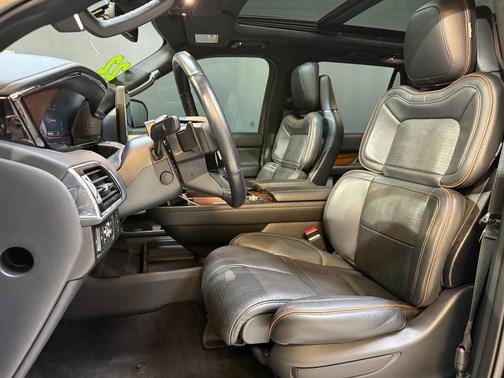 2022 Lincoln Navigator Black Label