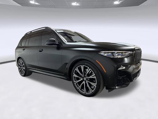 Black 2022 BMW X7 M50i