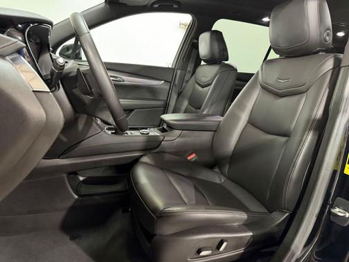 Stellar Black Metallic 2023 Cadillac XT6 Luxury FWD