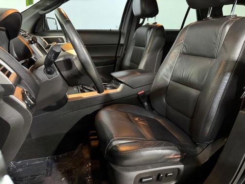 Tuxedo Black Metallic 2014 Ford Explorer XLT