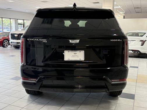 2025 Cadillac Escalade Sport