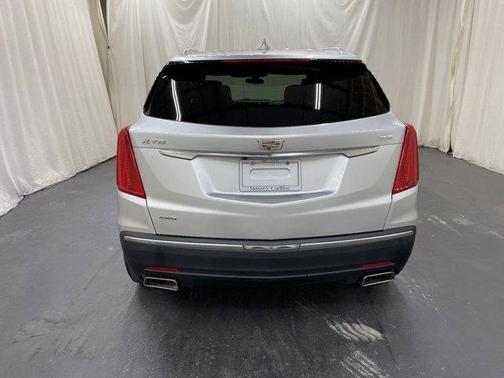 Photo 4 of 45 of 2017 Cadillac XT5 Luxury