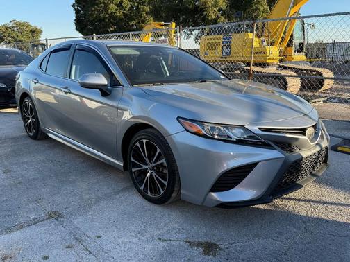 2020 Toyota Camry SE