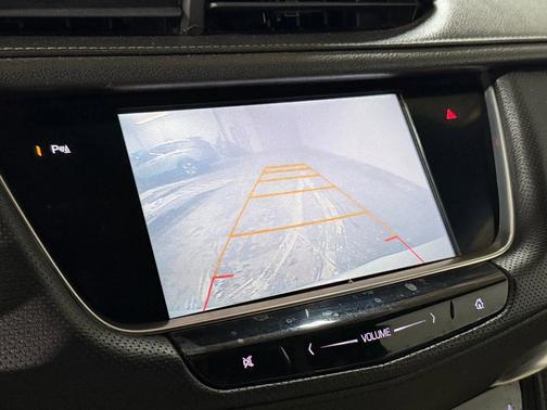 Crystal White Tricoat 2017 Cadillac XT5 Luxury