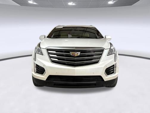 Crystal White Tricoat 2017 Cadillac XT5 Luxury