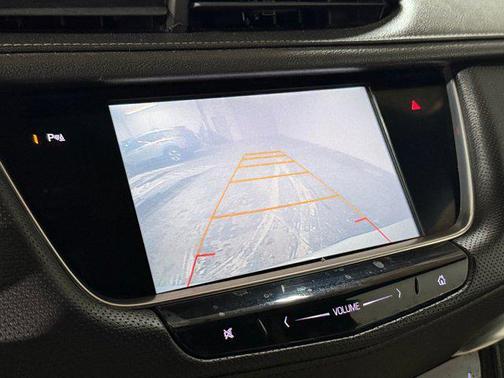 Crystal White Tricoat 2017 Cadillac XT5 Luxury