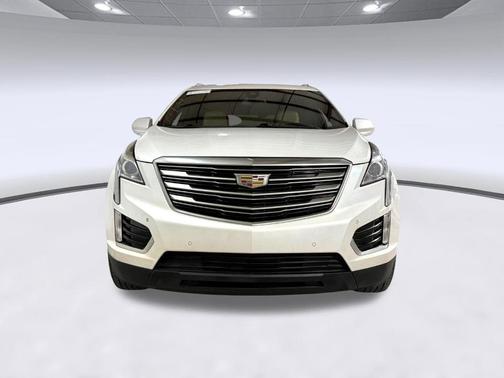 Crystal White Tricoat 2017 Cadillac XT5 Luxury