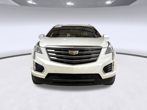 Crystal White Tricoat 2017 Cadillac XT5 Luxury