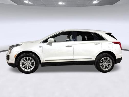 Crystal White Tricoat 2017 Cadillac XT5 Luxury