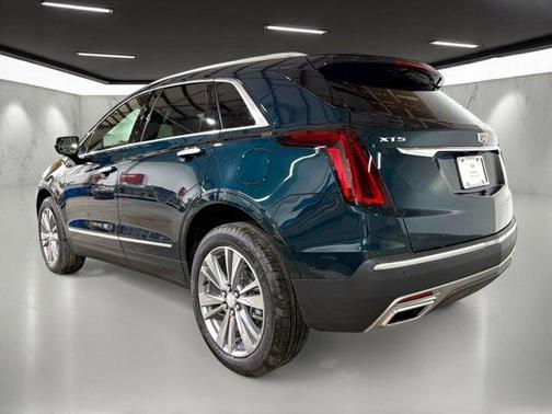 Emerald Lake Metallic 2026 Cadillac XT5 Premium Luxury