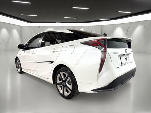 2016 Toyota Prius Three Touring