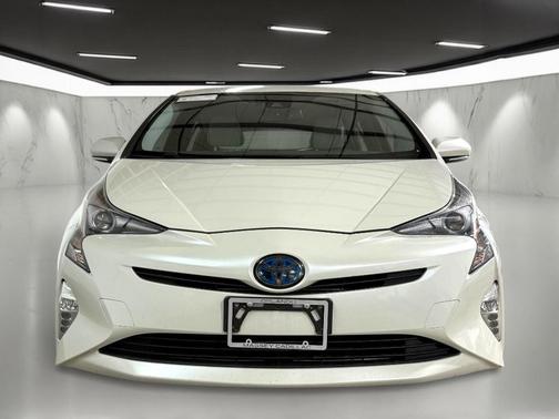 2016 Toyota Prius Three Touring