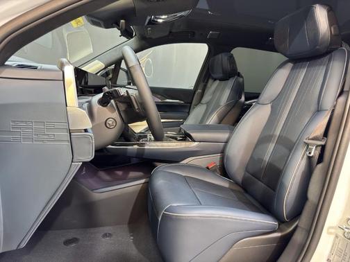 2025 Cadillac Escalade IQ Luxury 2