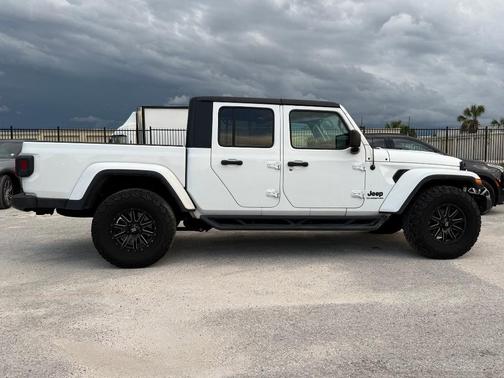 2022 Jeep Gladiator Sport S