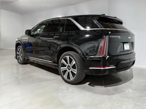 2025 Cadillac Escalade IQ Luxury 1