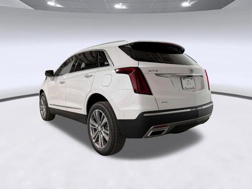 Crystal White Tricoat 2026 Cadillac XT5 Premium Luxury