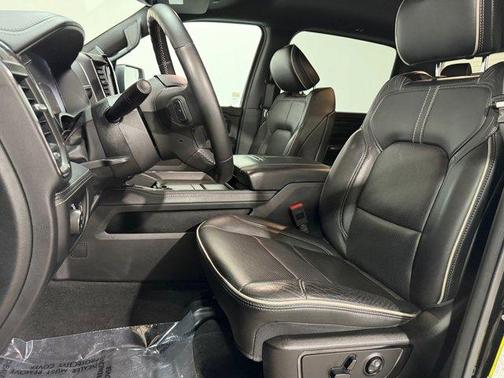 Diamond Black Crystal Pearlcoat 2023 RAM 1500 Limited